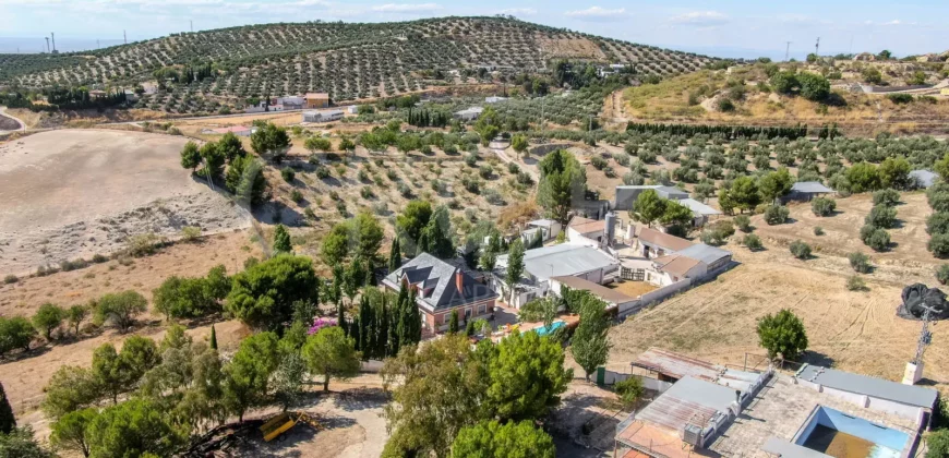 Finca ecuestre con vivienda y piscina a la venta en Jaén