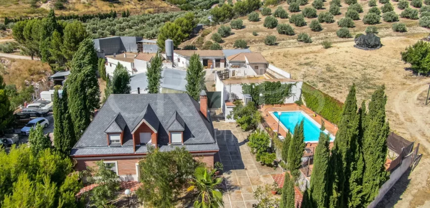 Finca ecuestre con vivienda y piscina a la venta en Jaén