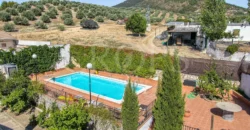 Finca ecuestre con vivienda y piscina a la venta en Jaén