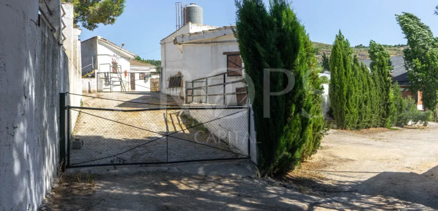 Finca ecuestre con vivienda y piscina a la venta en Jaén