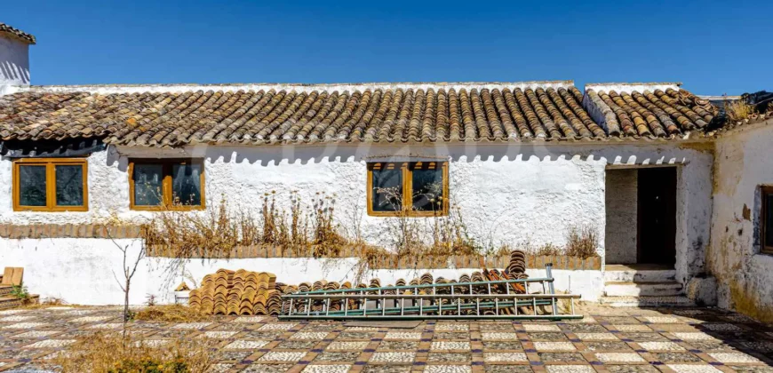 Finca de recreo con cortijo en Granada