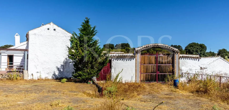 Finca de recreo con cortijo en Granada