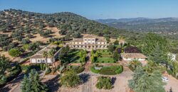 Gran finca cinegética y de hospedaje vallada en Córdoba