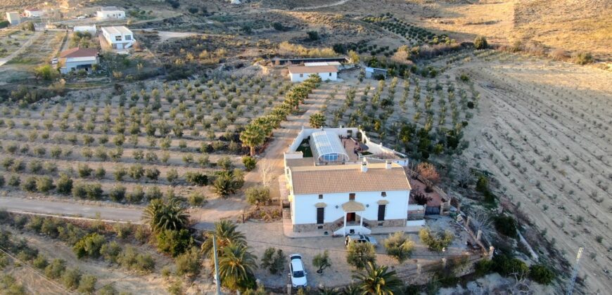 Finca agrícola con un precioso cortijo del S.XVIII en Almería