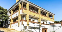 Finca ecuestre con cortijo y alojamiento turístico en Granada