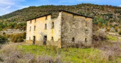 Finca de ocio con masía para reabilitar en Huesca