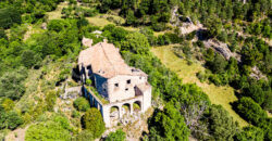 Finca forestal y cinegética con varias masías catalanas en el Pirineo