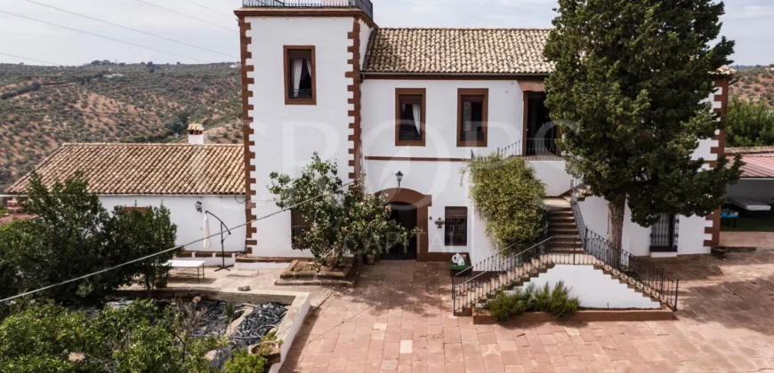 En venta casa de turismo rural con olivar en Córdoba