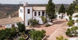 En venta casa de turismo rural con olivar en Córdoba