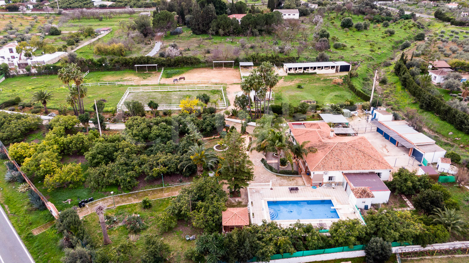 En venta Chalet con Piscina a 30 min. de Málaga En venta Chalet con Piscina a 30 min. de Málaga