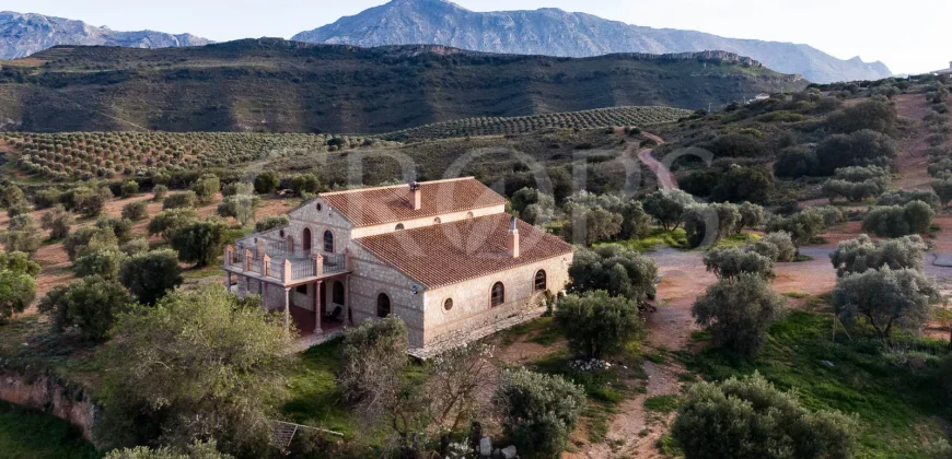En venta, olivar de regadío con vivienda en el norte de Málaga