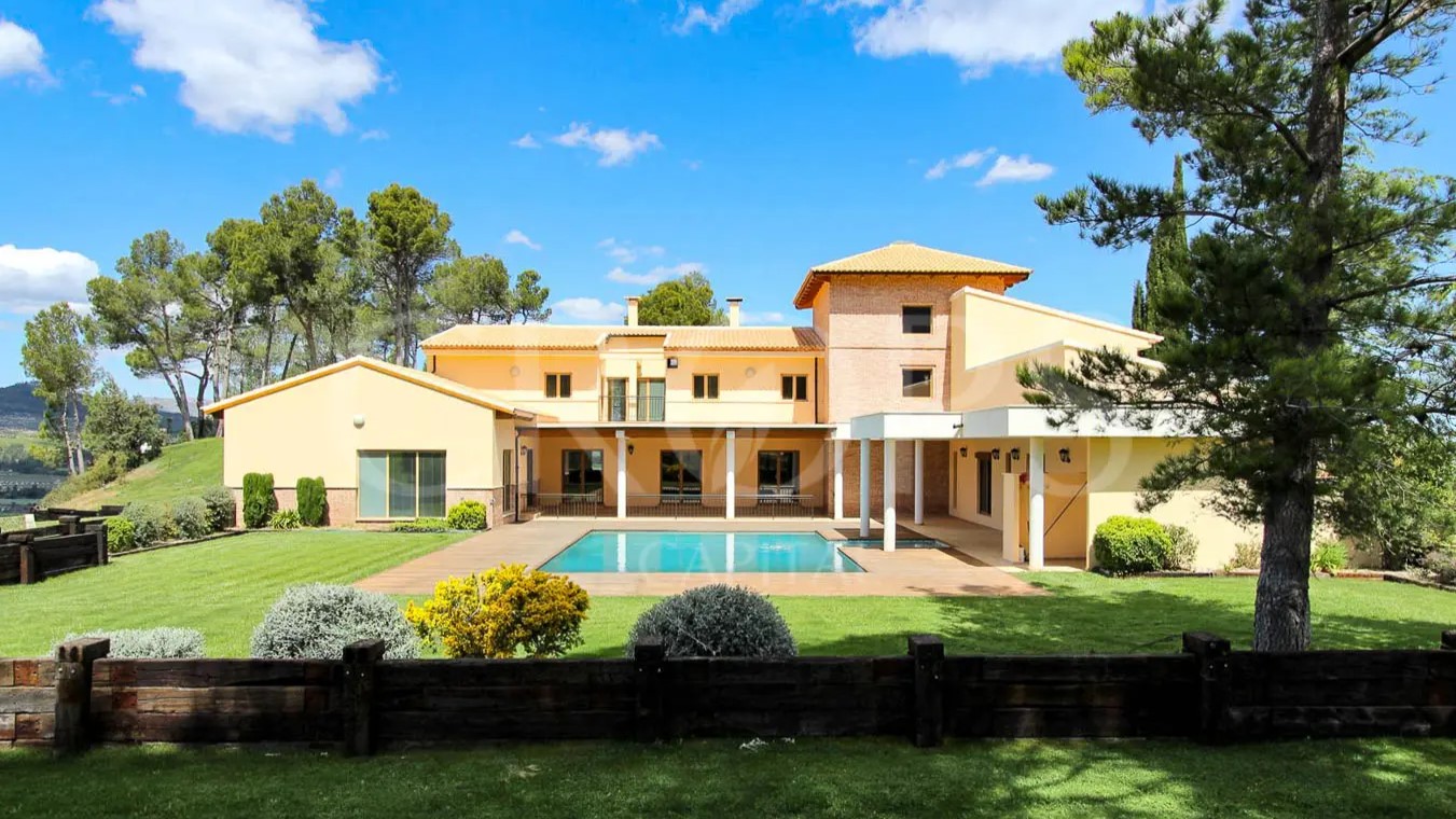 En venta, hotel rural con olivar ecológico en Alicante