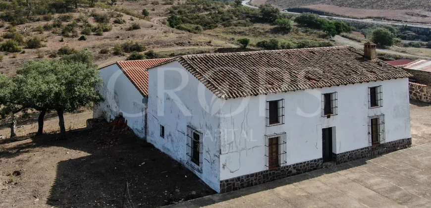 Venta de finca ganadera en Huelva con coto de caza y vivienda