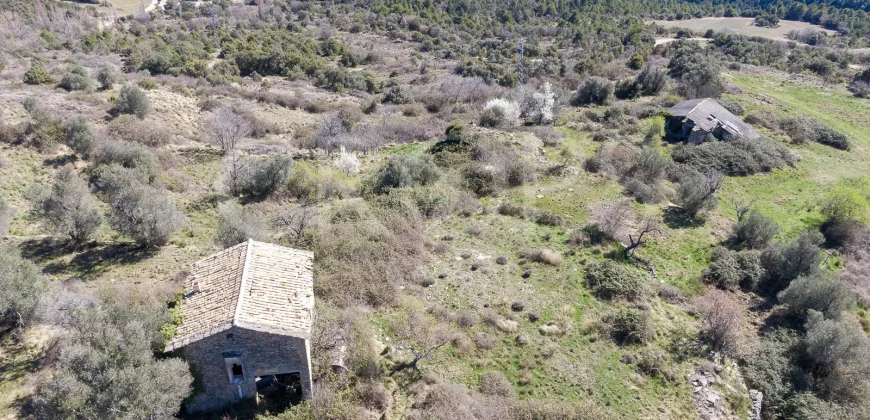 Pueblo abandonado con proyecto urbanístico aprobado en Prepirineo Aragonés.