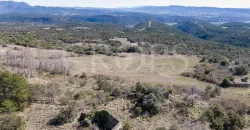 Pueblo abandonado con proyecto urbanístico aprobado en Prepirineo Aragonés.
