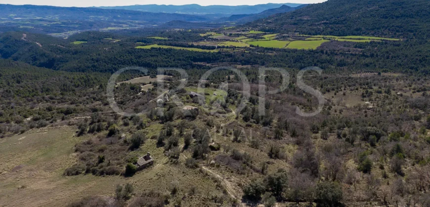 Pueblo abandonado con proyecto urbanístico aprobado en Prepirineo Aragonés.
