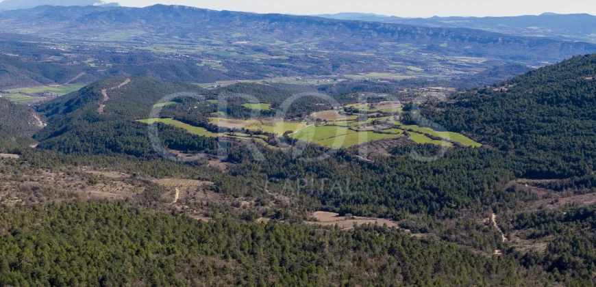 Pueblo abandonado con proyecto urbanístico aprobado en Prepirineo Aragonés.